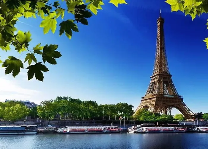 Beautiful Studio In Small House Near Eiffel Tower