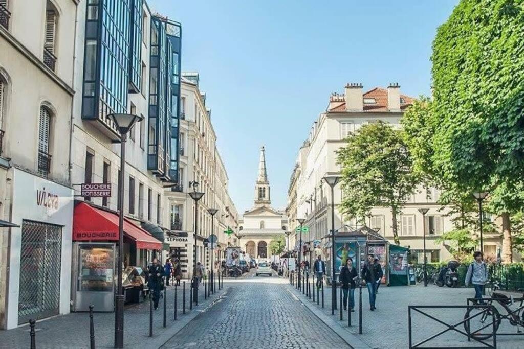Beautiful In Small House Near Eiffel Tower *