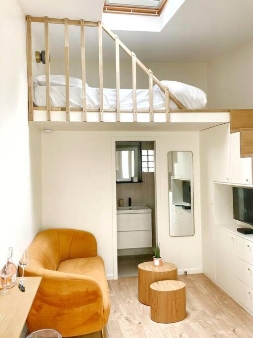 Beautiful In Small House Near Eiffel Tower Parigi