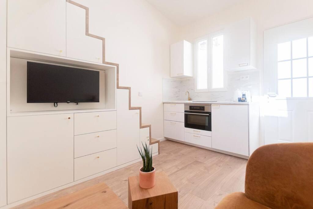 Appartamento Beautiful In Small House Near Eiffel Tower Parigi